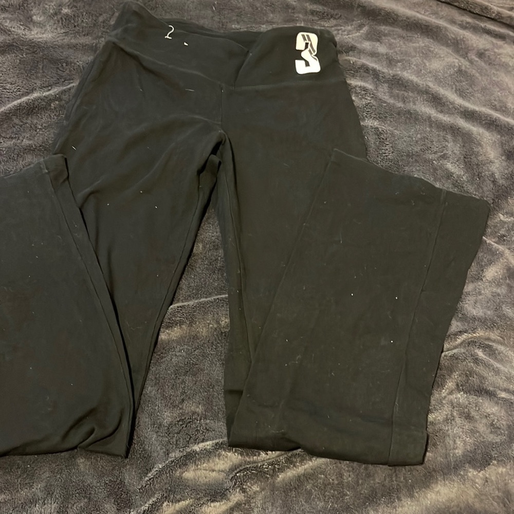 So size small black leggings